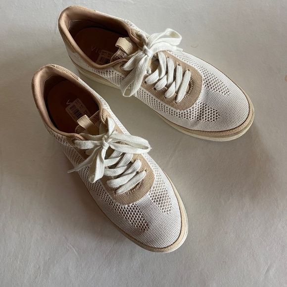 Vionic women’s sneaker - Picture 1 of 6